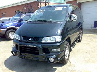 2005 Mitsubishi Delica Photos