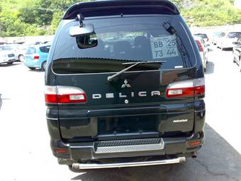 2005 Mitsubishi Delica Pictures