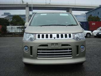 2007 Mitsubishi Delica Photos