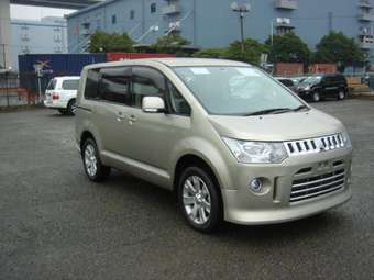 2007 Mitsubishi Delica Photos