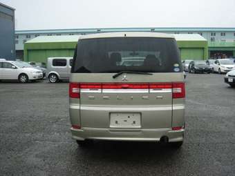 2007 Mitsubishi Delica Photos