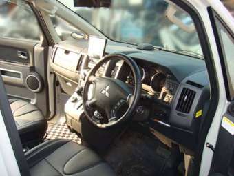 2007 Mitsubishi Delica Photos