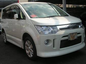 2007 Mitsubishi Delica Pictures