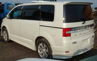 2007 Mitsubishi Delica Photos