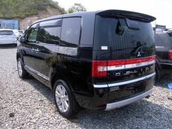 2009 Mitsubishi Delica Pictures