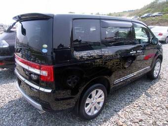 2009 Mitsubishi Delica Pics