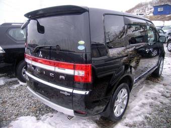 2009 Mitsubishi Delica Pictures