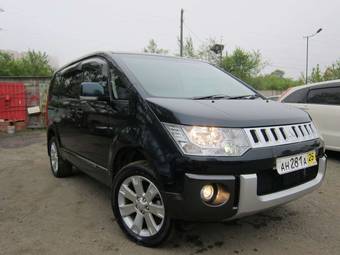 2010 Mitsubishi Delica D:5 Photos