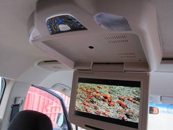 2010 Mitsubishi Delica D:5 Pictures