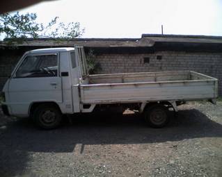 1991 Mitsubishi Delica Van Pictures