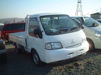 2002 Mitsubishi Delica Van Photos