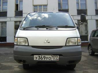 2002 Mitsubishi Delica Van Photos