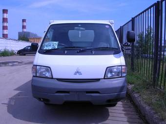 2003 Mitsubishi Delica Van Photos