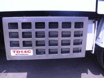 2003 Mitsubishi Delica Van Photos