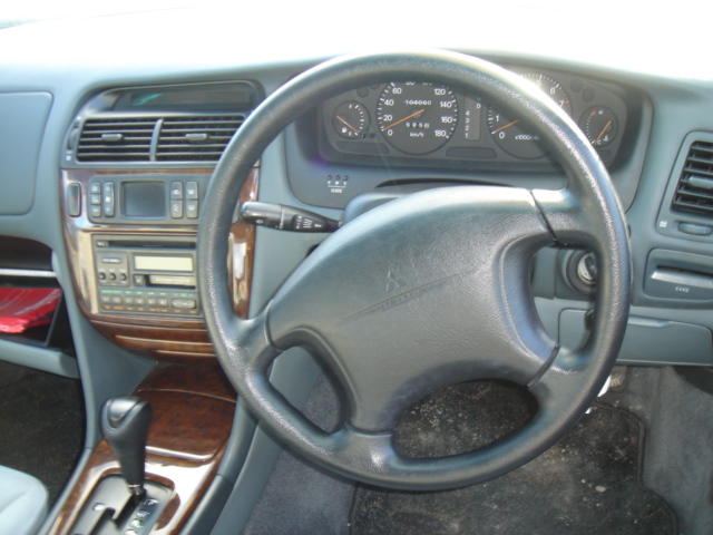 1999 Mitsubishi Diamante Pics