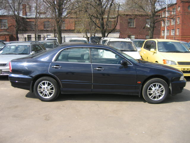 2000 Mitsubishi Diamante Photos