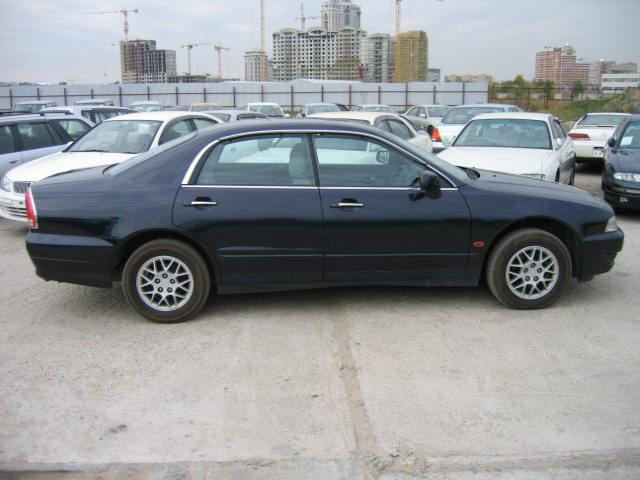 2000 Mitsubishi Diamante Photos