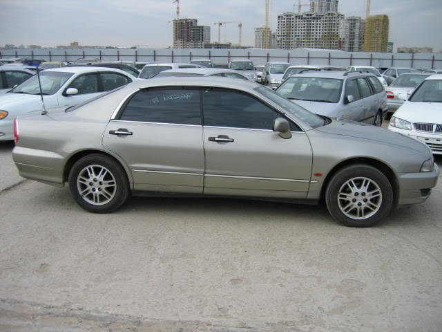 2000 Mitsubishi Diamante Photos