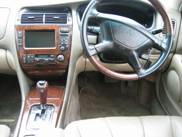 2000 Mitsubishi Diamante Photos