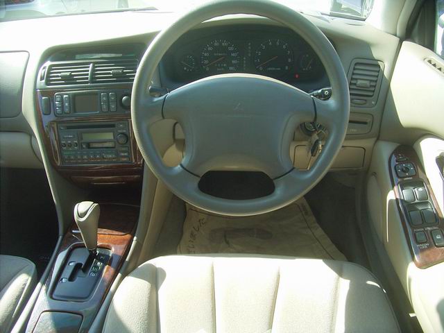 2000 Mitsubishi Diamante Photos