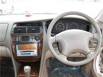 2000 Mitsubishi Diamante Photos