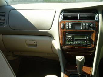 2000 Mitsubishi Diamante Photos