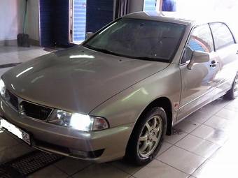 2001 Mitsubishi Diamante Photos