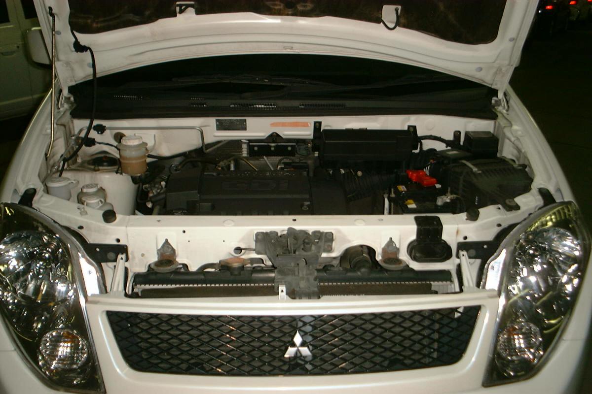 1999 Mitsubishi Dingo Photos
