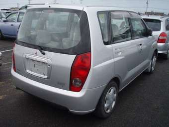 1999 Mitsubishi Dingo Pictures