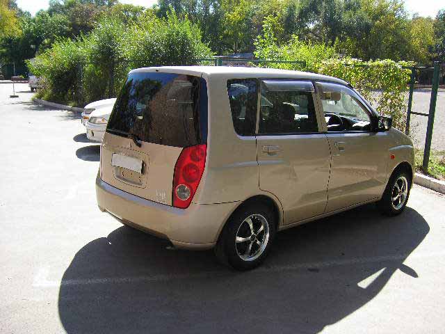 2000 Mitsubishi Dingo