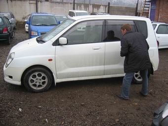 2000 Mitsubishi Dingo