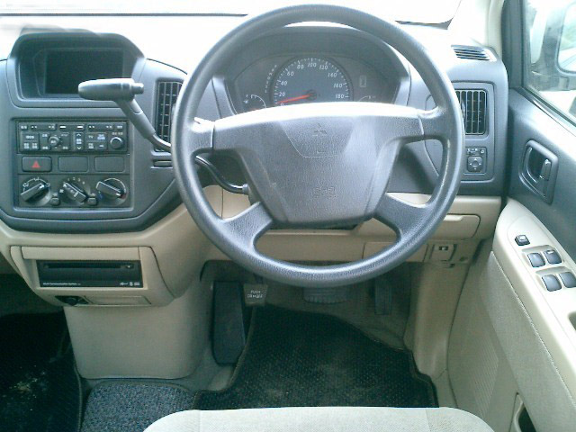 2000 Mitsubishi Dingo