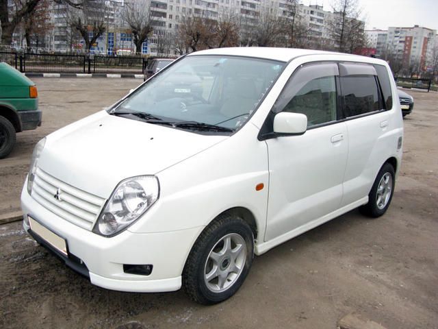 2000 Mitsubishi Dingo