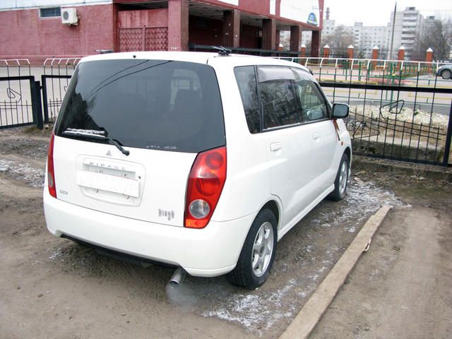 2000 Mitsubishi Dingo