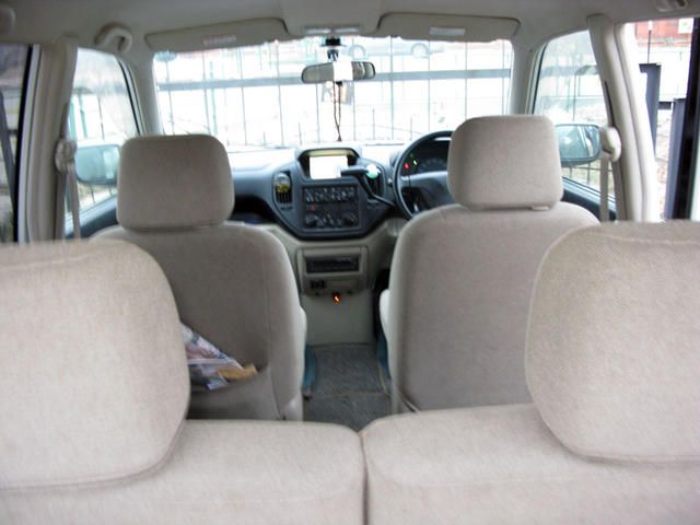 2000 Mitsubishi Dingo