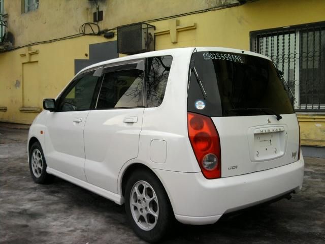 2000 Mitsubishi Dingo