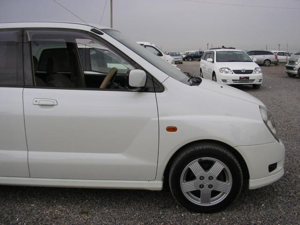 2000 Mitsubishi Dingo