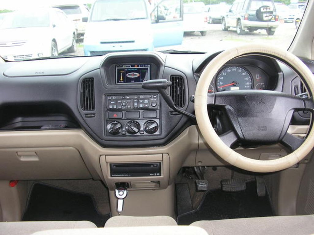 2000 Mitsubishi Dingo