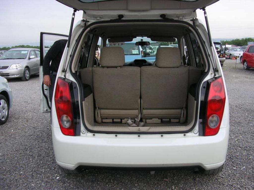 2000 Mitsubishi Dingo