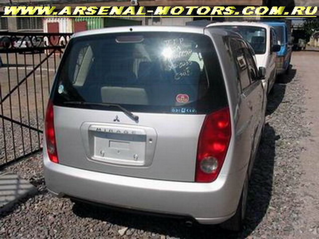 2000 Mitsubishi Dingo Pictures