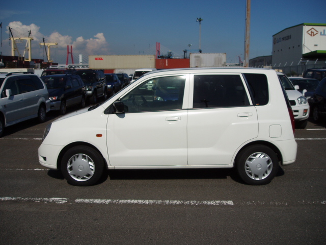 2000 Mitsubishi Dingo Pictures