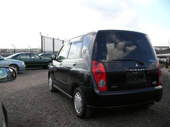 2000 Mitsubishi Dingo Photos