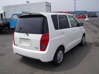 2000 Mitsubishi Dingo Pictures