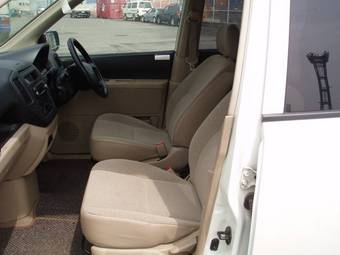 2000 Mitsubishi Dingo Photos