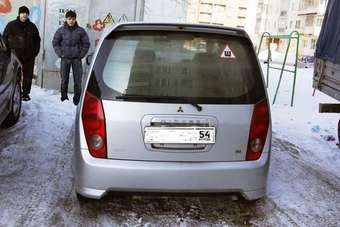 2000 Mitsubishi Dingo Pictures