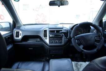 2000 Mitsubishi Dingo Photos