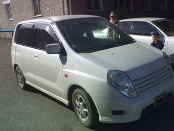 2000 Mitsubishi Dingo Pictures
