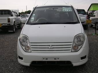 2000 Mitsubishi Dingo Pictures