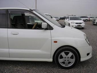 2000 Mitsubishi Dingo Pictures
