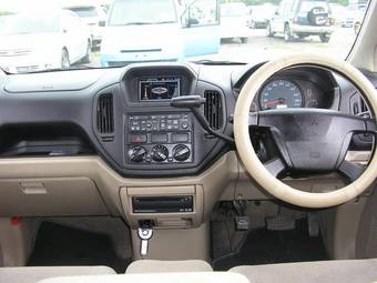 2000 Mitsubishi Dingo Photos
